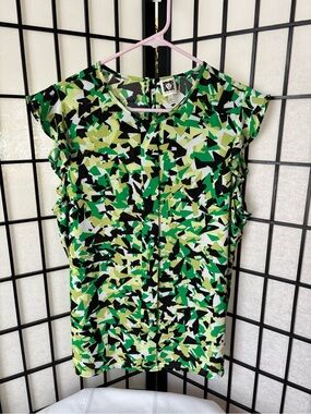 Anne Klein Green & Black Abstract Flutter Sleeve Top